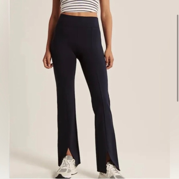 Abercrombie & Fitch Ponte front split hem flare pants in Black - Picture 4 of 6